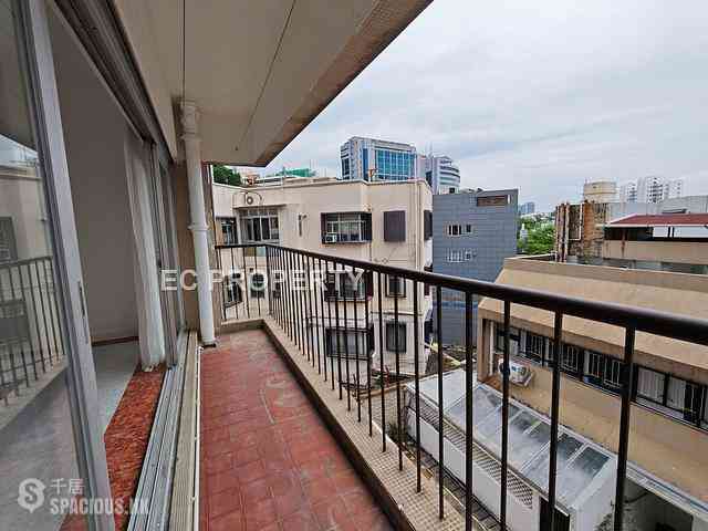 Pok Fu Lam - Bisney Villas 03