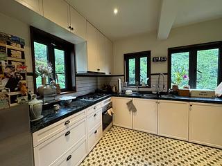 Pok Fu Lam - La Clare Mansion 04