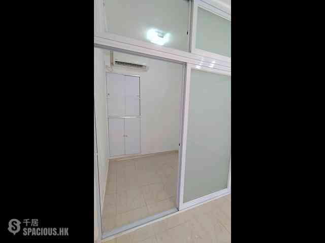 Sai Ying Pun - The Standard Chartered Bank Building 03