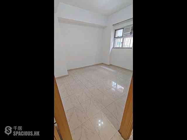 Sai Ying Pun - The Standard Chartered Bank Building 04