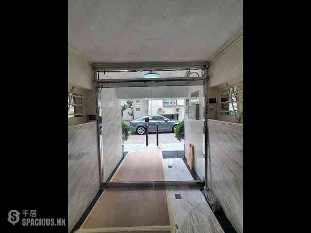 Mid Levels Central - Best View Court Block 68, Macdonnell Road 16