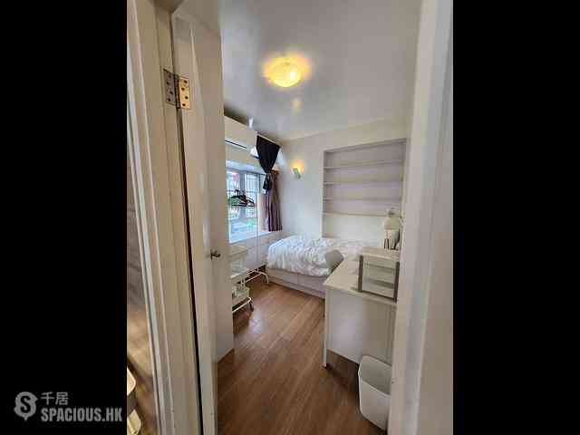 Shek Tong Tsui - Fortune Villa 04