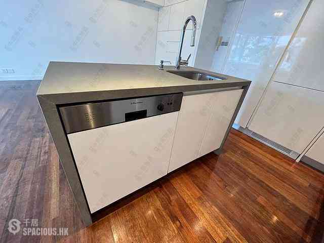 Mid Levels Central - Kam Fai Mansion 08