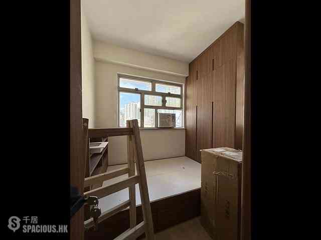Kennedy Town - Luen Gay Apartments 03