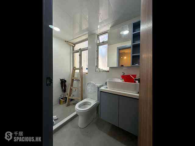 Kennedy Town - Luen Gay Apartments 04