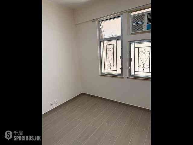 Shau Kei Wan - Tak Fook Building 02
