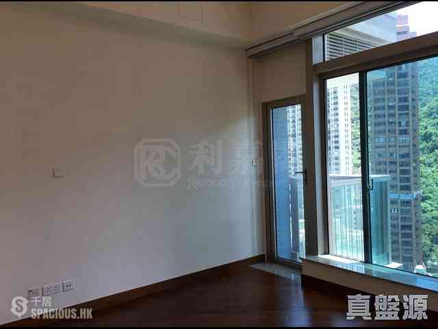 Wan Chai - The Avenue Phase 2 Block 2 03