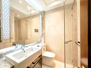 Wan Chai - The Avenue Phase 2 Block 2 04