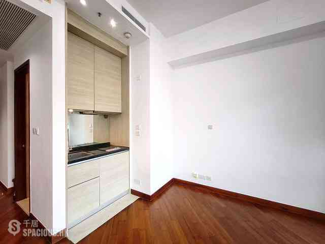 Wan Chai - The Avenue Phase 2 Block 2 06