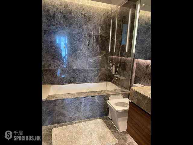 Mid Levels West - University Heights 06