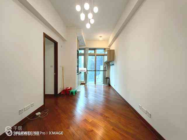 Wan Chai - The Avenue 01