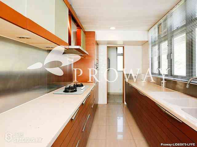 Pok Fu Lam - Villas Sorrento 11