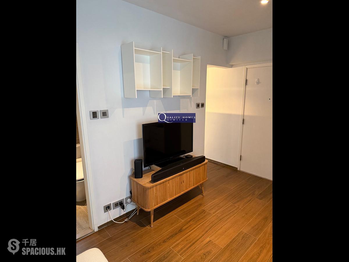 Mid Levels Central - Windsor Court 01