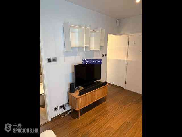 Mid Levels Central - Windsor Court 01