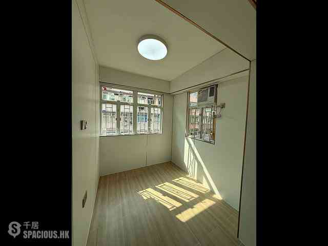 Sham Shui Po - Yuk Chuen Building 04