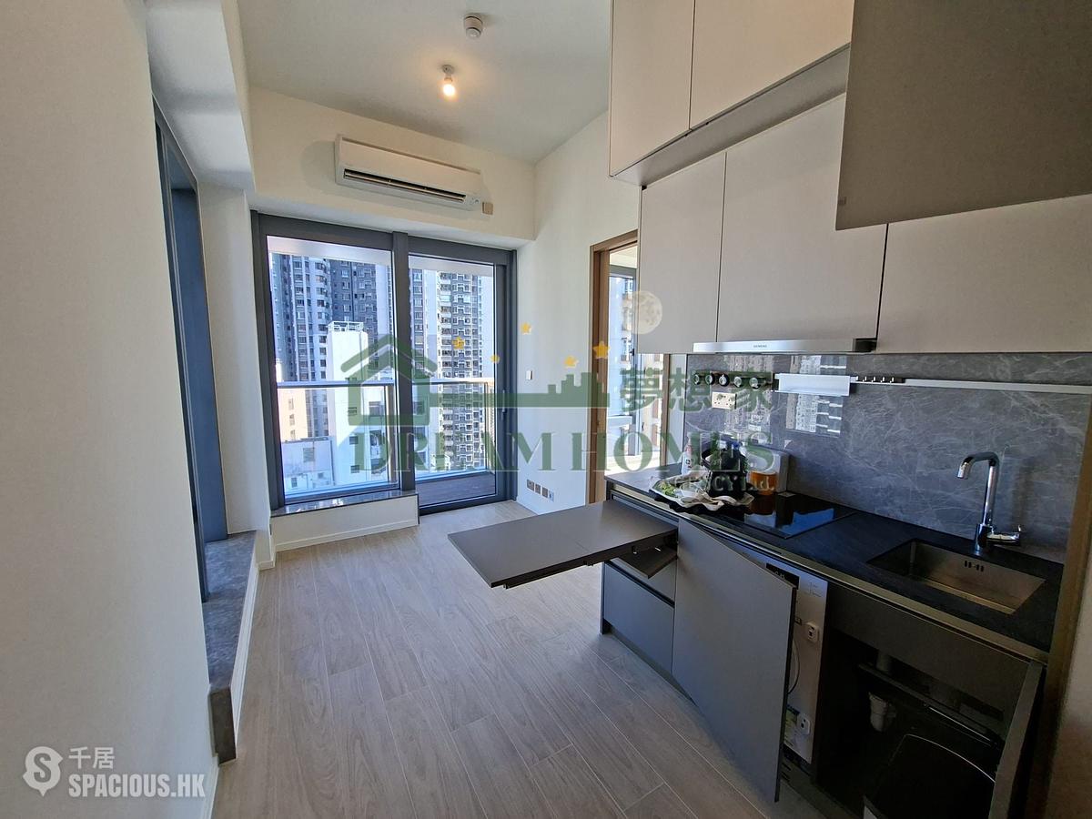 Sai Ying Pun - Des Voeux W Residence 01