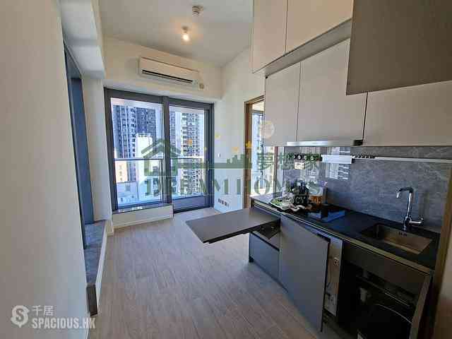 Sai Ying Pun - Des Voeux W Residence 01