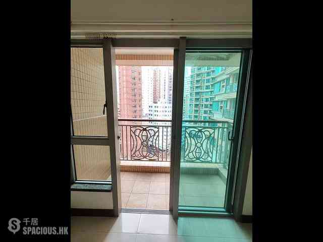 Kennedy Town - The Merton Tower 1 03