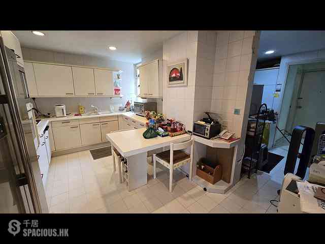 Stubbs Road - White Jade 05