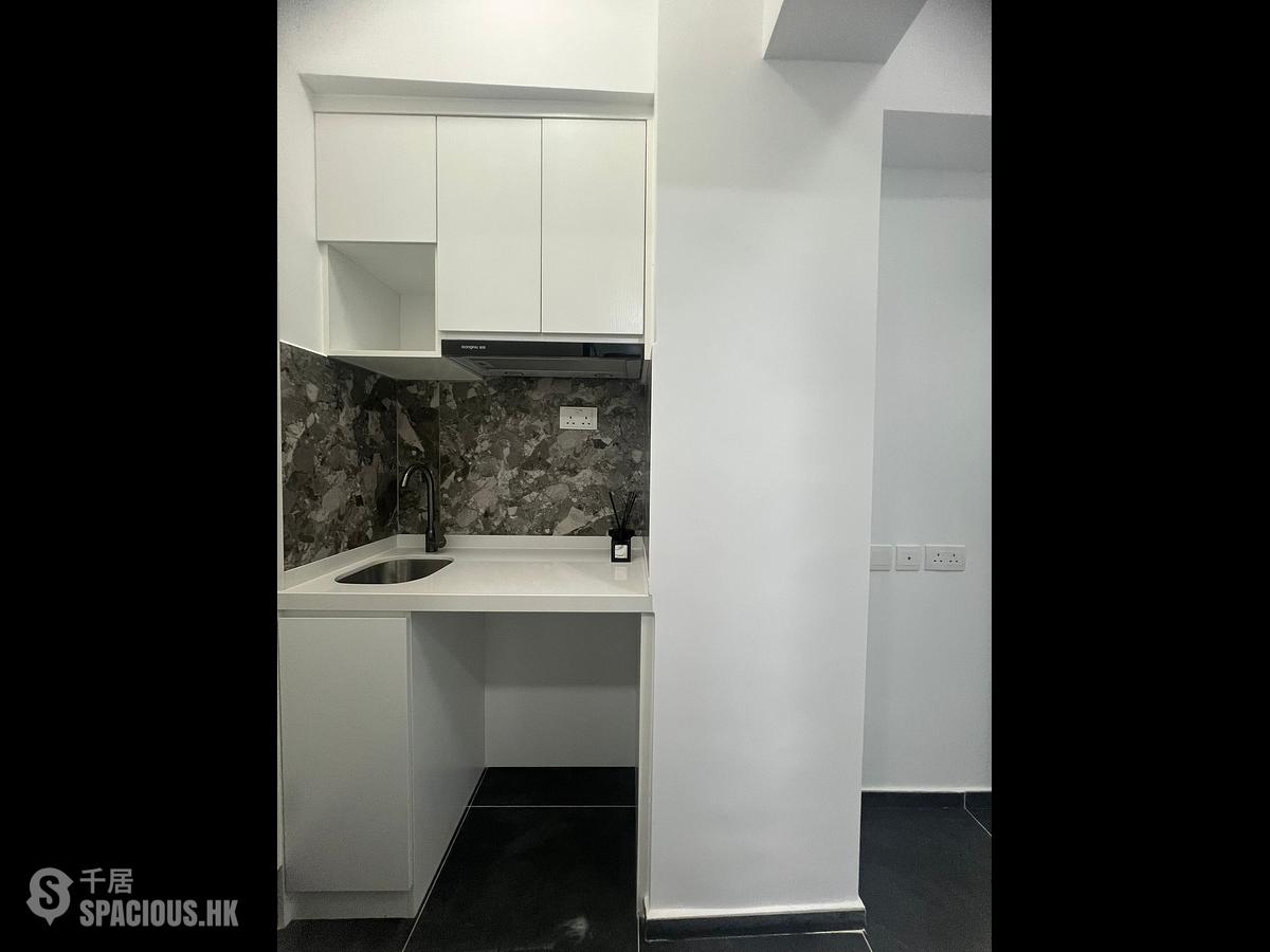 Mong Kok - Lung Fai House 01
