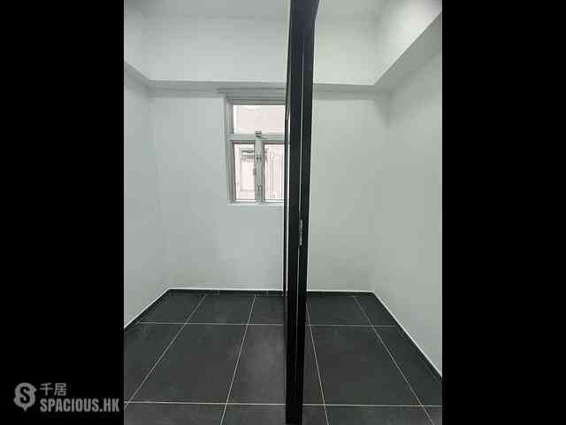 Mong Kok - Lung Fai House 04