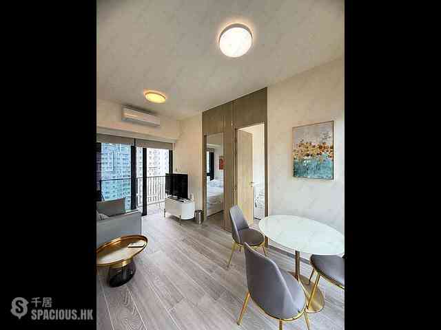 Sai Ying Pun - The Queens 01