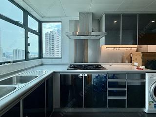 Mid Levels West - 80 Robinson Road 12