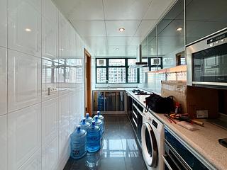 Mid Levels West - 80 Robinson Road 11