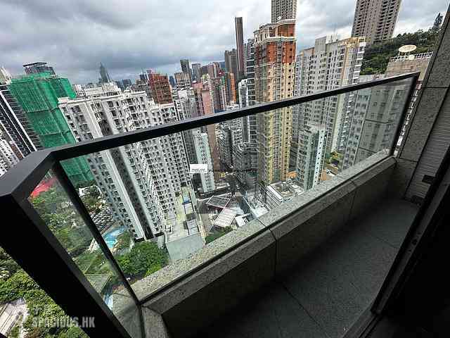 Happy Valley - Eight Kwai Fong Happy Valley 01