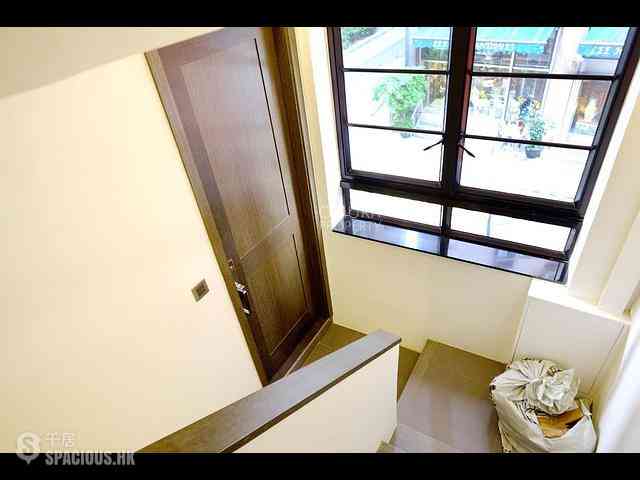 Central - 94, Hollywood Road 14