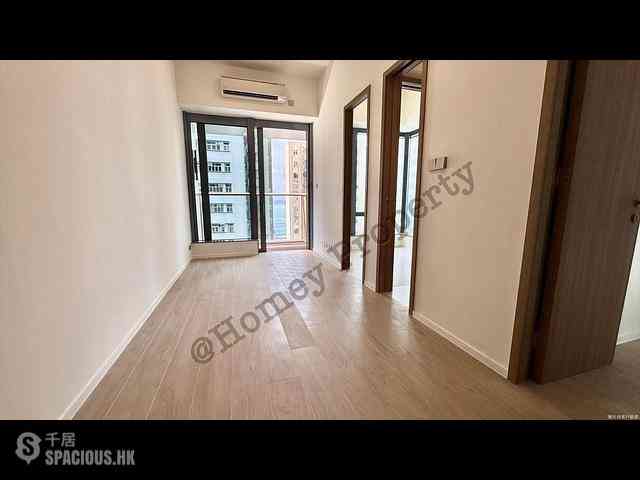 Sai Ying Pun - Des Voeux W Residence 01
