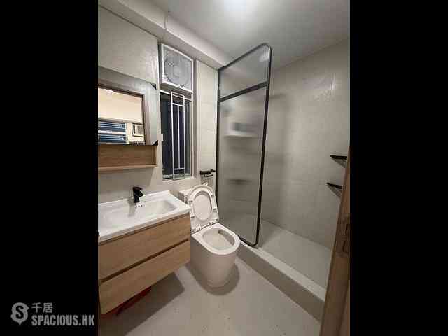 Tsuen Wan - Tsuen King Garden Phase 1 Block 2 05