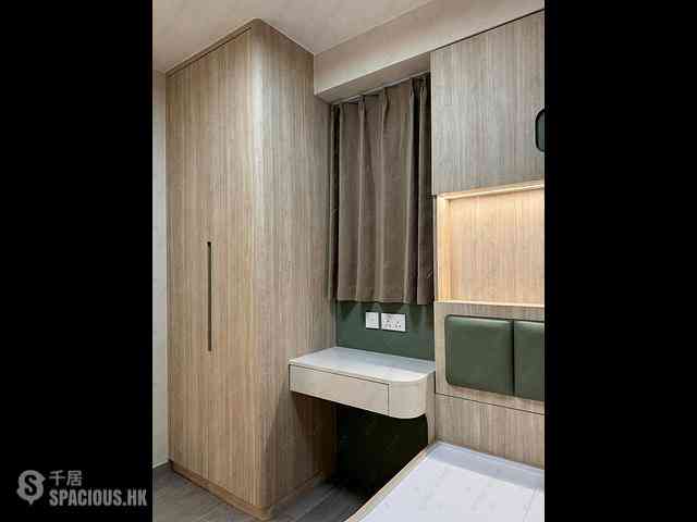 Sai Ying Pun - Fook Moon Building 04
