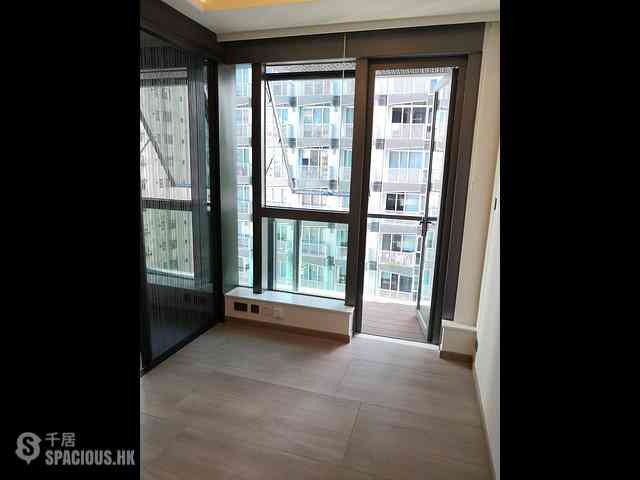 Sai Ying Pun - Two・Artlane 01