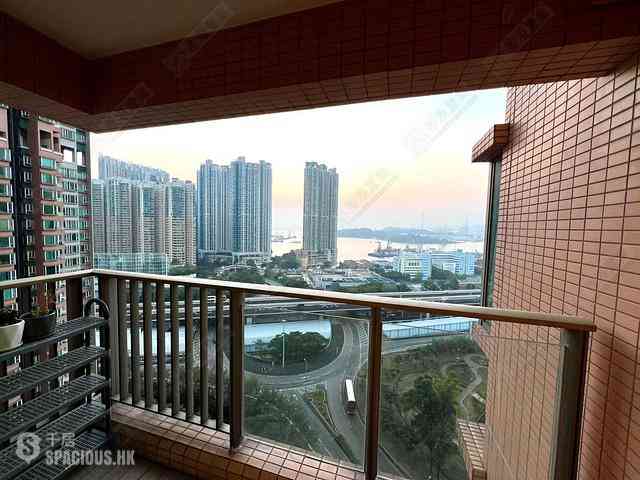 Tai Kok Tsui - Harbour Green Tower 5 02