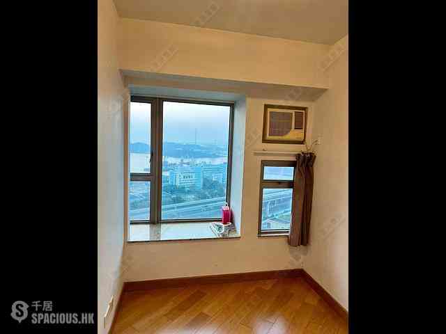 Tai Kok Tsui - Harbour Green Tower 5 04