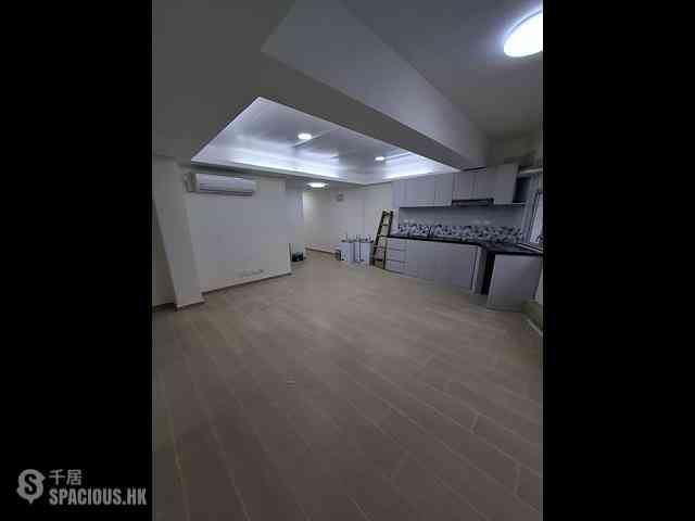 Wan Chai - Senior Building 09