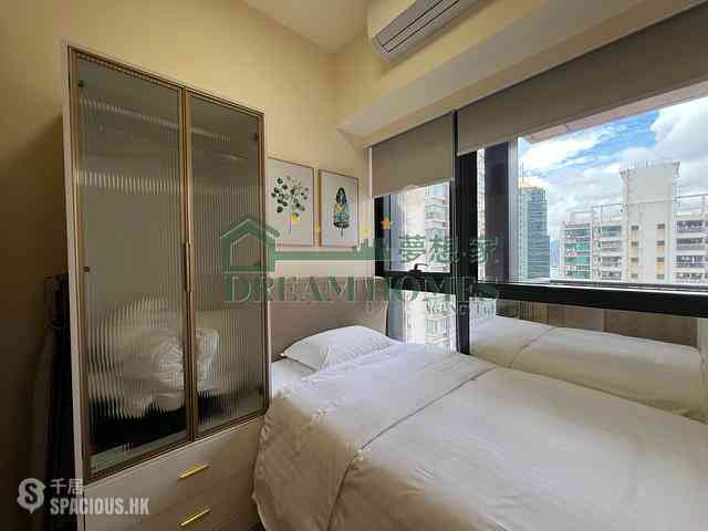 Sai Ying Pun - The Queens 02