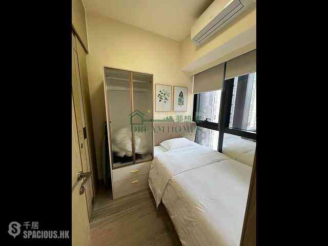Sai Ying Pun - The Queens 05