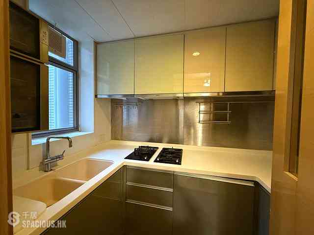 Sai Ying Pun - Island Crest 04