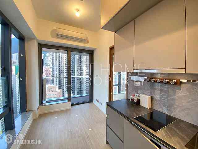 Sai Ying Pun - Des Voeux W Residence 01