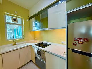 Tung Chung - Coastal Skyline Phase 4 Le Bleu Deux 11