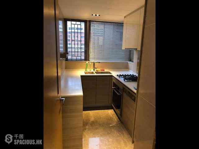 Sai Ying Pun - The Summa Block 2 04