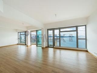 Pok Fu Lam - Villas Sorrento 02