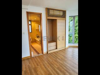 Pok Fu Lam - Villas Sorrento 04