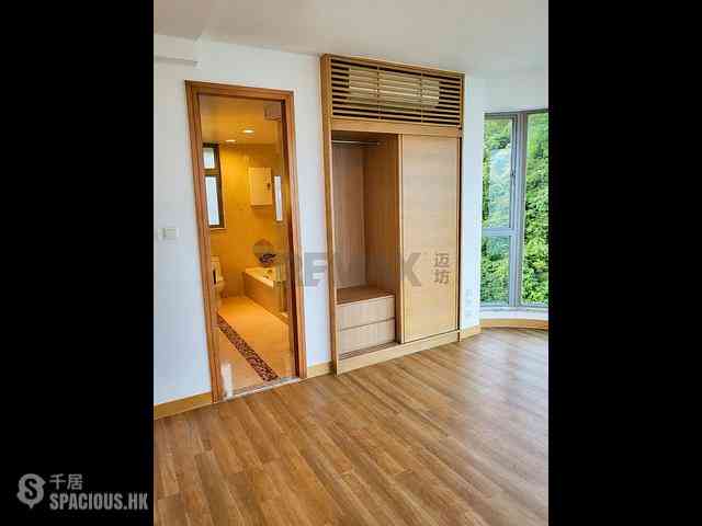 Pok Fu Lam - Villas Sorrento 04
