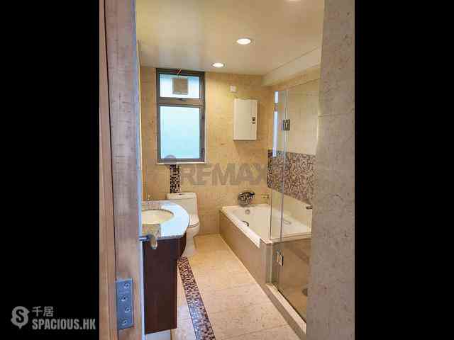 Pok Fu Lam - Villas Sorrento 05