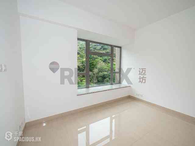 Pok Fu Lam - Villas Sorrento 06