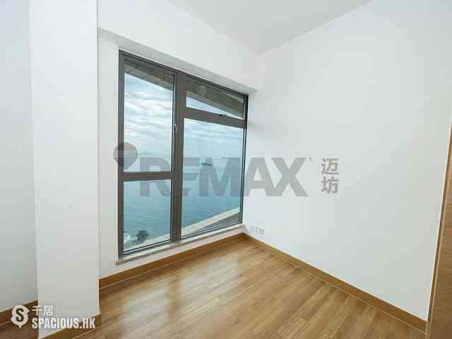 Pok Fu Lam - Villas Sorrento 07