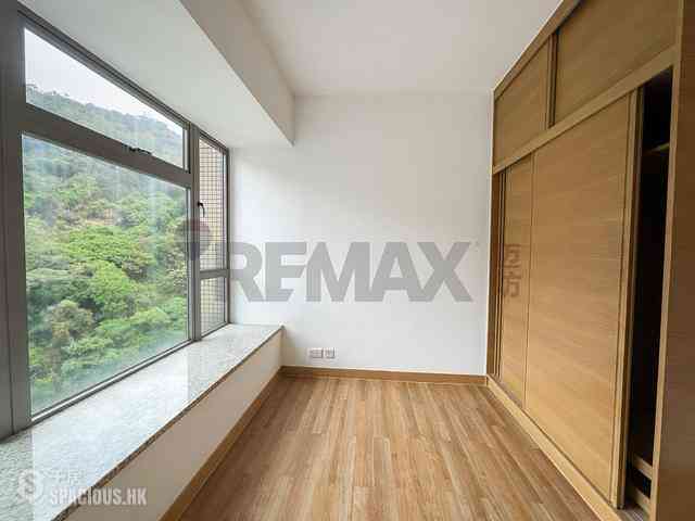 Pok Fu Lam - Villas Sorrento 08